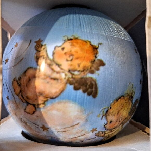 Vintage 1984 Unbreakable Hallmark Keepsake satin ornament “A Christmas Prayer - Picture 3 of 6